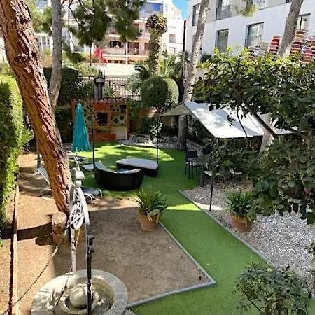 3 Bedroom With Private Garden On Location Centre سيدجيس