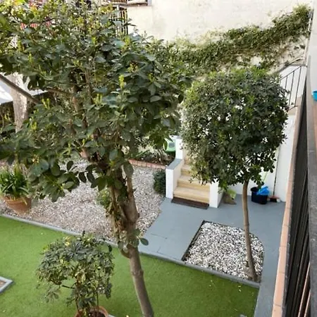 3 Bedroom With Private Garden On Location Centre سيدجيس