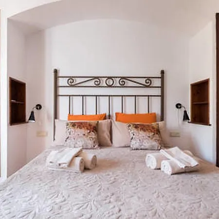 شقة 3 Bedroom With Private Garden On Location Centre