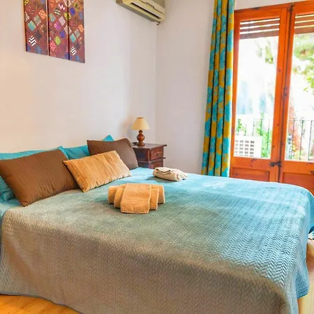 3 Bedroom With Private Garden On Location Centre شقة *