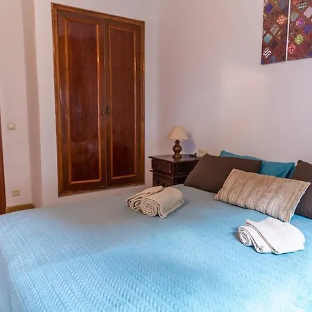 3 Bedroom With Private Garden On Location Centre