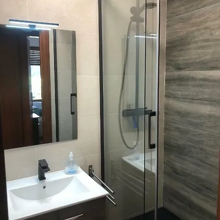 Apartment 3 Bedroom With Private Garden On Location Centre *