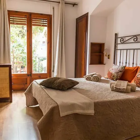 3 Bedroom With Private Garden On Location Centre Apartment *