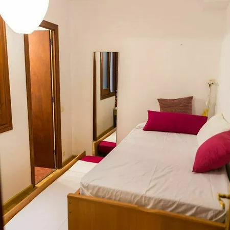 Apartmán 3 Bedroom With Private Garden On Location Centre